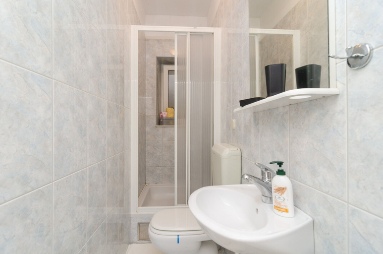 Bathroom 3, Apartments Davor, Dubrovnik