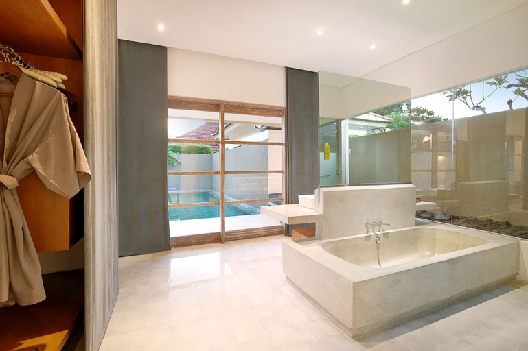 Bathroom 13