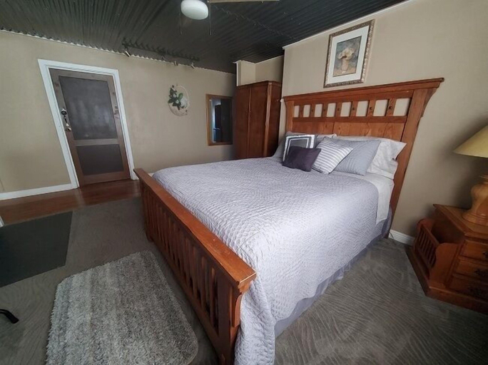 Bedroom 3, WELCOME TO VIGILANTE INN, Cochise