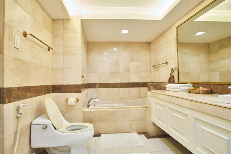 Bathroom 5, Orchid Garden Suites, Pasay City