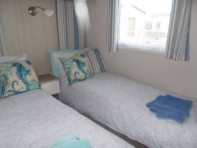 Bedroom 2, 3 Bed Caravan - Sleeps 8 - Wifi - Parking, Conwy