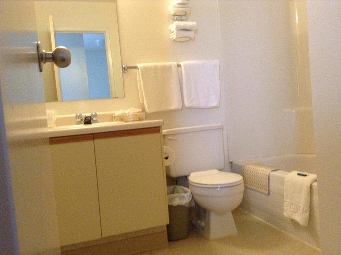 Bathroom 4, Royal Star Motor Inn, Division No. 17