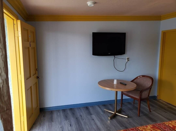 Others 5, Rose Motel, Los Angeles