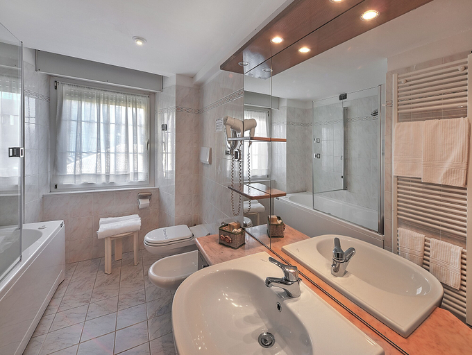Bathroom 4, Al Posta Hotel 1899, Trento