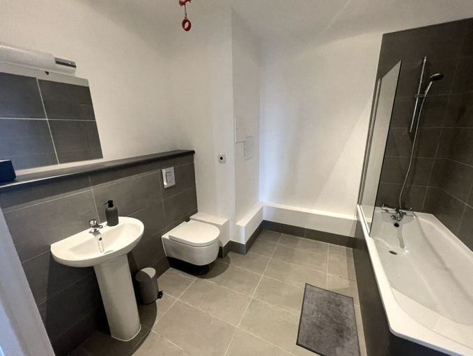 Bathroom 3, Manhattan Pad by condokeeper, London
