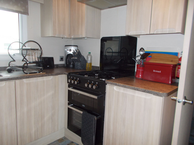 Others 4, 3 Bed Caravan - Sleeps 8 - Wifi - Parking, Conwy