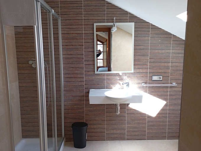 Bathroom 4, Hotel San Martino, Asturias