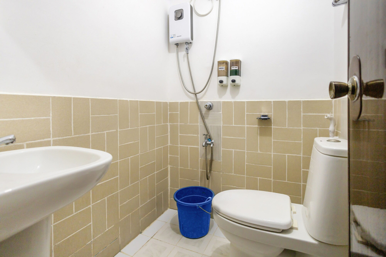 Bathroom 4, White Shamrock Beach Hotel, Malay