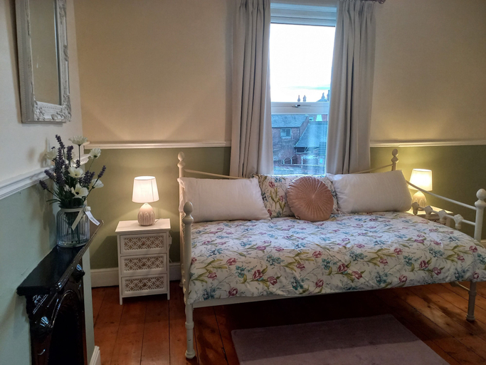 Bedroom 2, Charming 4-bed Victorian House in Retford, Nottinghamshire