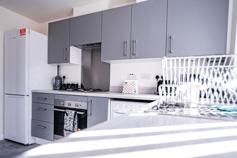 Others 5, 2-bed House With Canal View, Garden & Petsok, Manchester