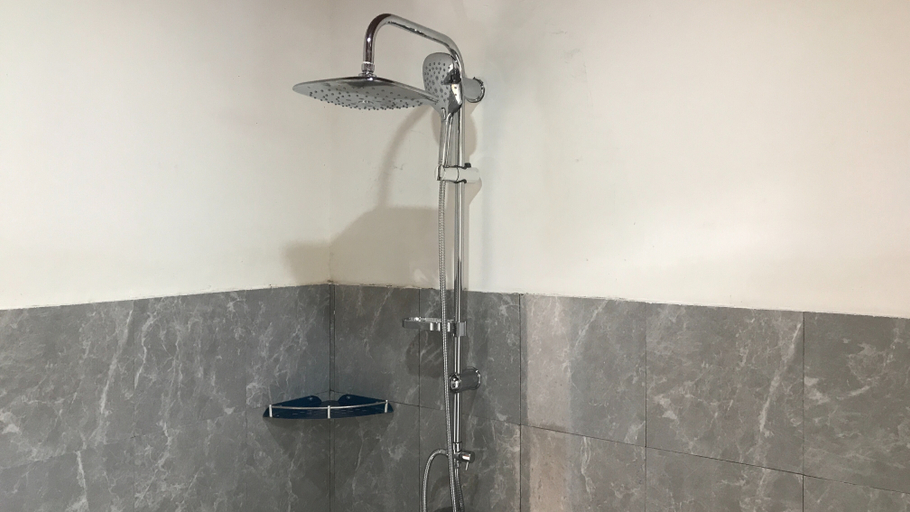 Bathroom 3, Tanazawi, Tuban