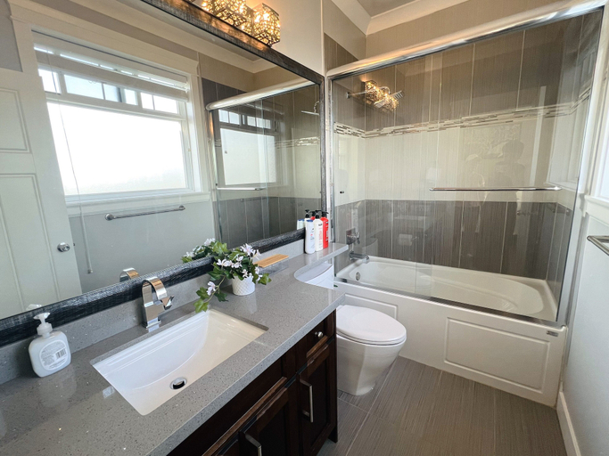 Bathroom, Jennifers House, Greater Vancouver
