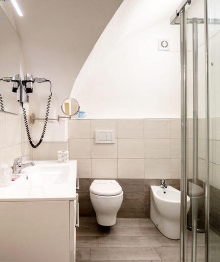 Bathroom 3, Porta Nazionale Dependance, Syracuse