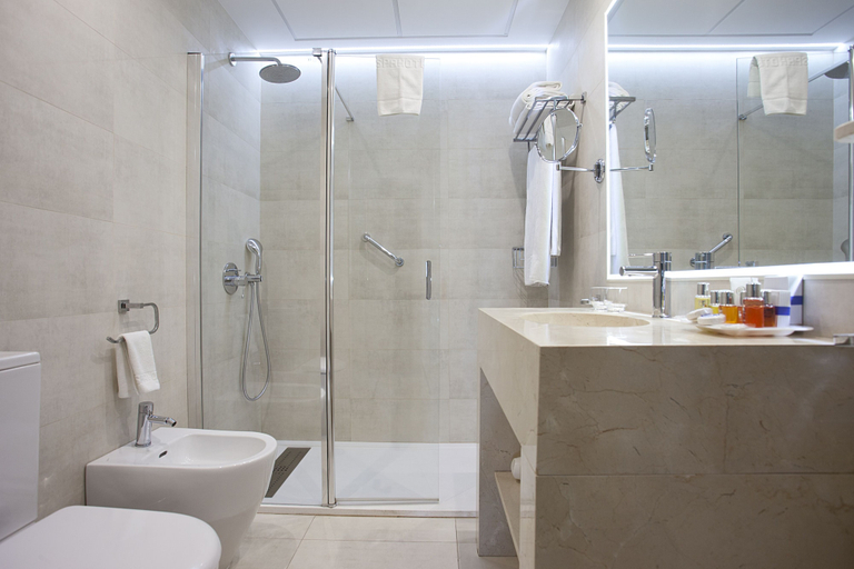 Bathroom 4, Espahotel Gran Via, Madrid