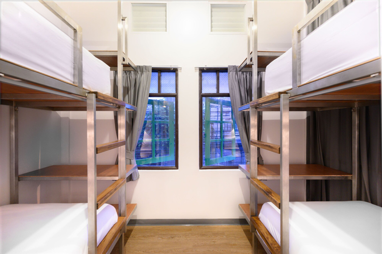 Bedroom 4, REST IS MORE Hostel, Pom Pram Sattru