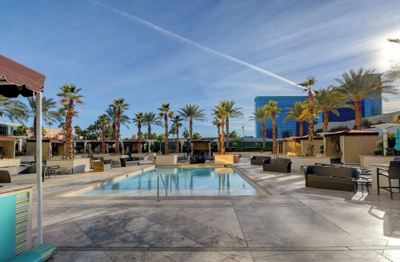 Sport & Beauty 3, LUXE 702 MGM Signature 1 BR 2 BTH SUITE, Clark
