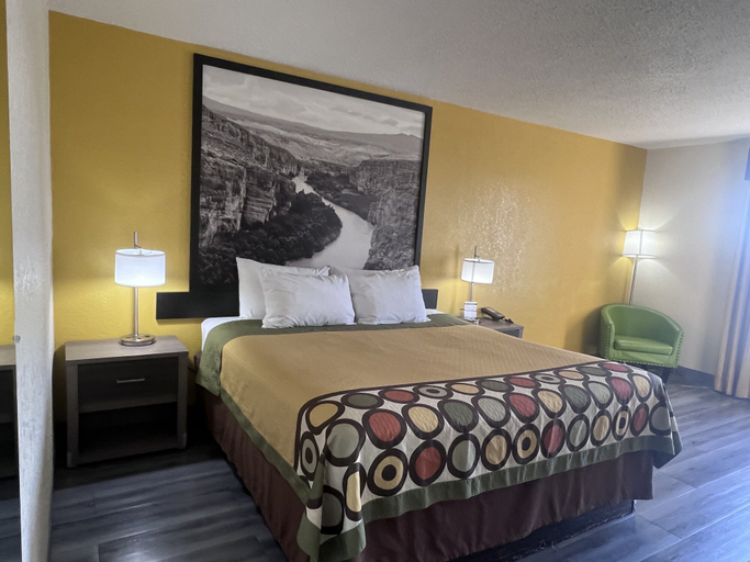 Bedroom 3, Super 8 by Wyndham Ft Stockton, Pecos