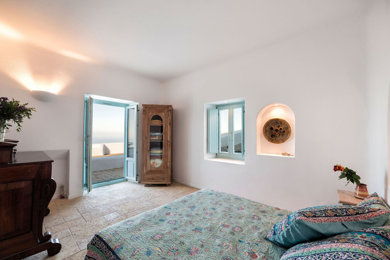 Room 5, Sleeps8-parking-garden-pool-sunsets-barbeque, South Aegean