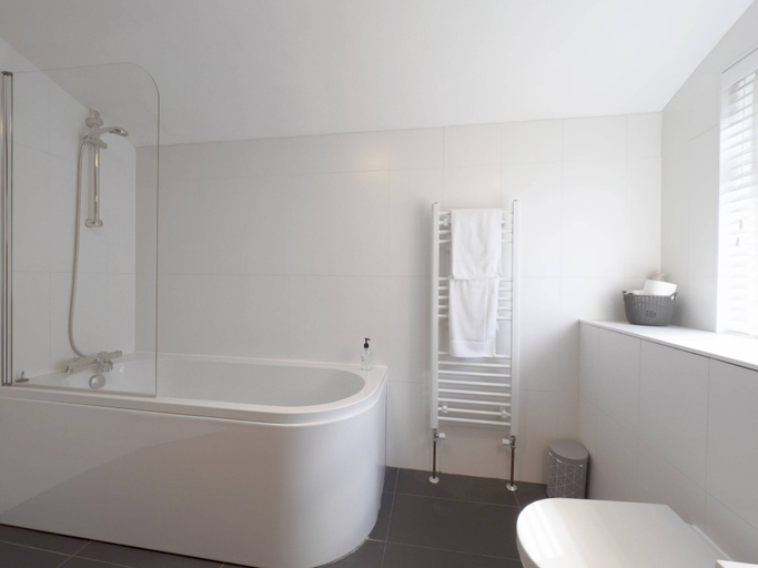 Bathroom 4, Herbert Road, Kent