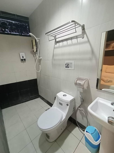 Bathroom 5, One Point Hotel - RH Plaza, Kuching