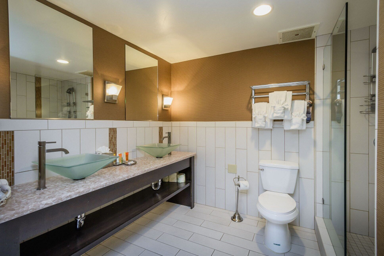 Bathroom 4, Lions Gate Hotel, Sacramento