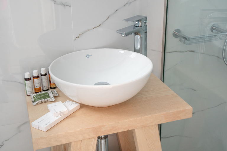 Bathroom 5, Central suites, South Aegean