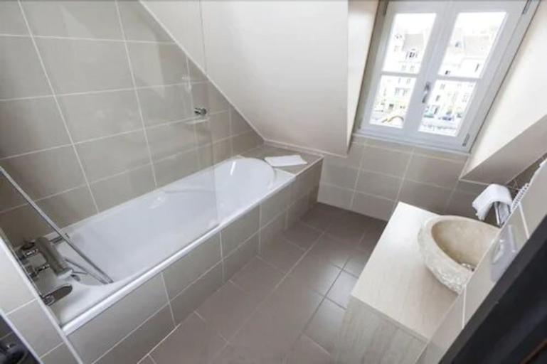 Bathroom 4, Hotel Vauban, Doubs
