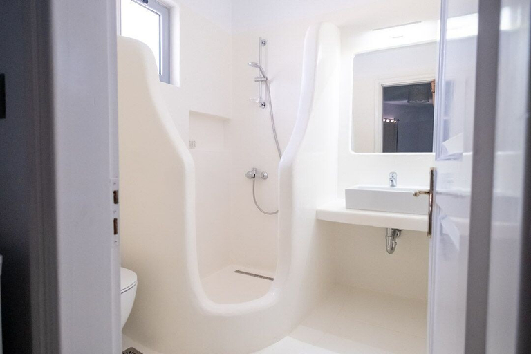 Bathroom 3, Harmony Hotel, Sarandës