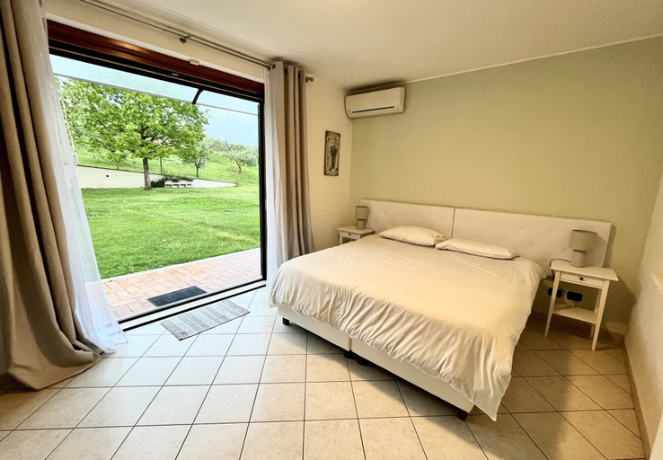 Bedroom 5, Cape House, Roma