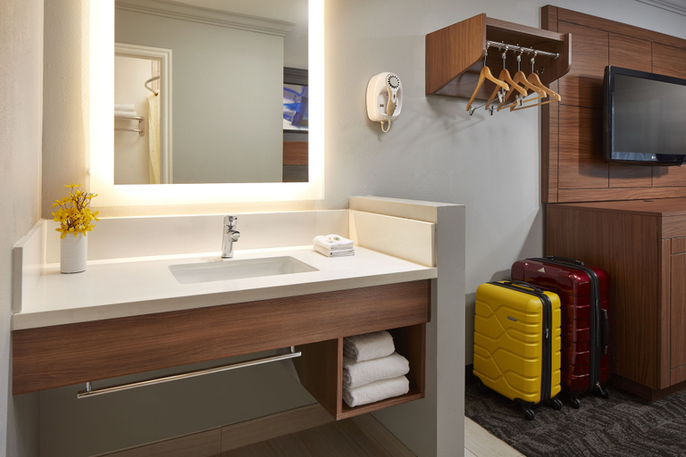 Bathroom, Studio Inn and Suites at Promenade Downey, Los Angeles