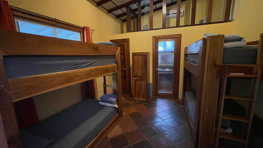 Bedroom, Planet B Hostel, Aguirre