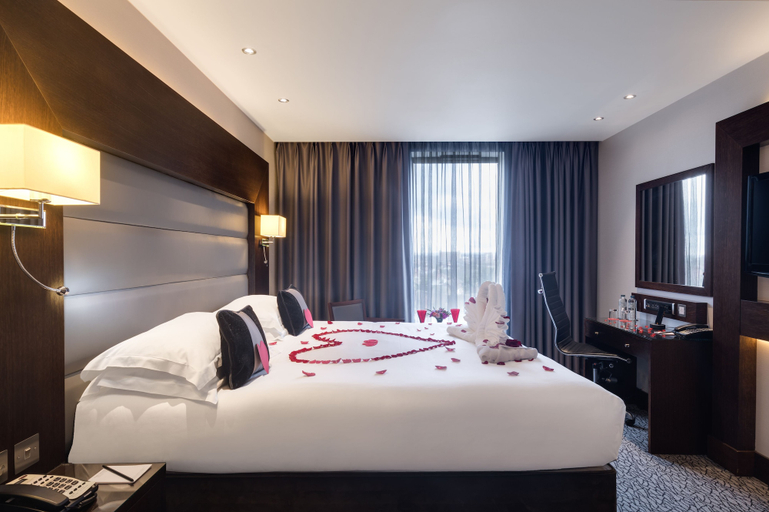 Bedroom 2, Park Grand Heathrow, London