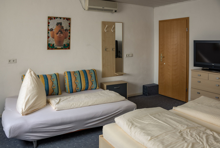 Bedroom 2, Pension Torkel-Stube, Ingolstadt