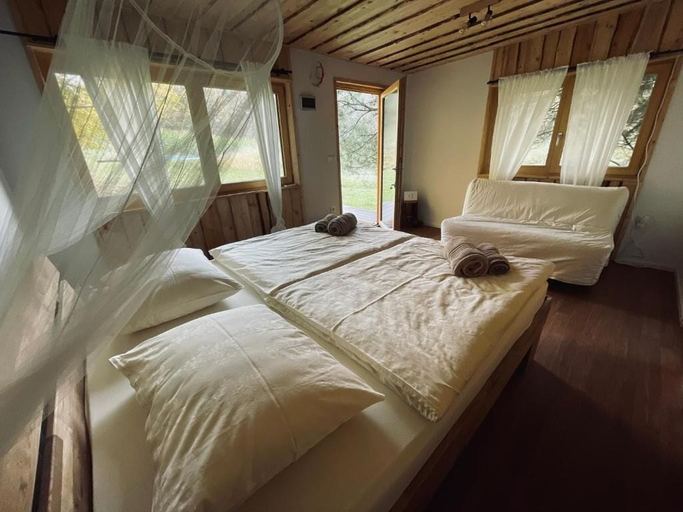 Bedroom 4, Boutique Glamping Divja DiVine, Duplek