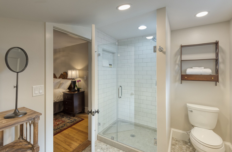 Bathroom 3, The Park Inn, Steuben