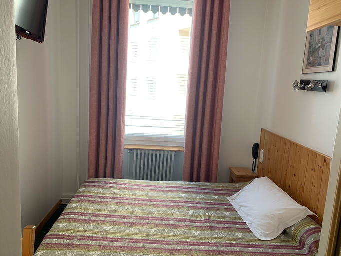 Bedroom 2, Hotel Le National, Loire