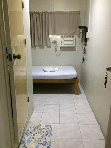 Bathroom 5, CRISFILS LODGE INCORPORATED, Dumaguete City