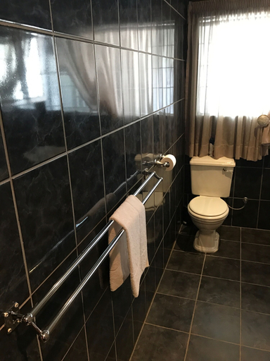 Bathroom 3, Border Close Guesthouse, Siyanda