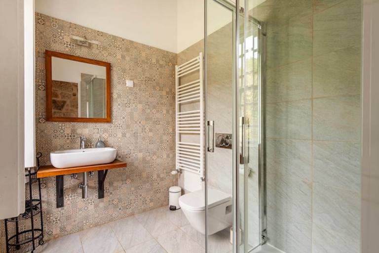 Bathroom 4, Casa do Cabeço, Tondela