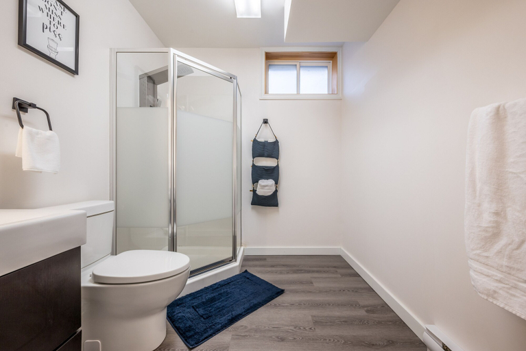 Bathroom 3, Spacious Newly Renovated 1 Bedroom Suite, Halifax