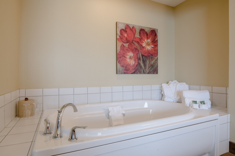 Bathroom 4, Amsterdam Inn & Suites Sussex, Kings
