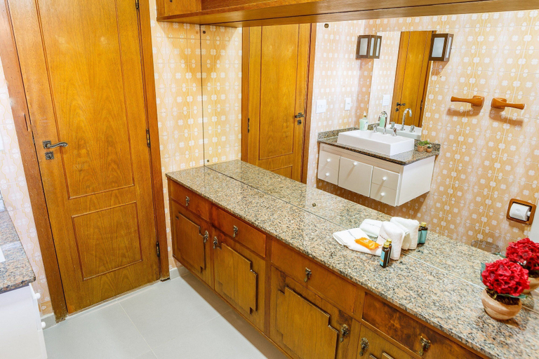 Bathroom 4, Apartamento aconchegante na Praça Pôr do Sol, São Paulo