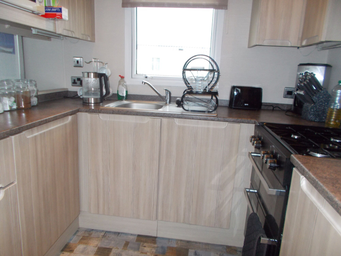 Others 5, 3 Bed Caravan - Sleeps 8 - Wifi - Parking, Conwy
