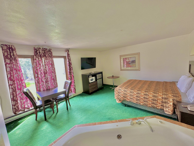 Bedroom 5, LA VILLA MOTEL, Lake