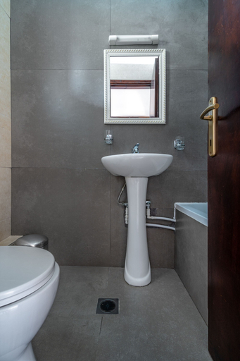 Bathroom 4, Margi House, Thessaly