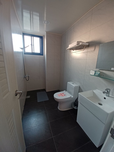 Bathroom, Sea and Meow B&B, Penghu