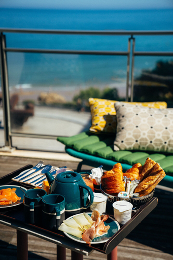 Food & Drinks