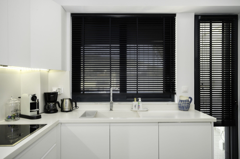 Bathroom, Flat with stunning views & prv parking, Attica