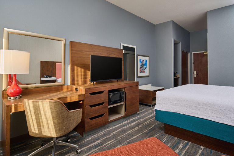 Bedroom 4, Hampton Inn Anchorage, Anchorage