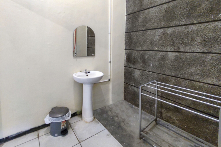 Bathroom 3, OYO 3862 Syariah Hotel Pandan Wangi, Sidoarjo